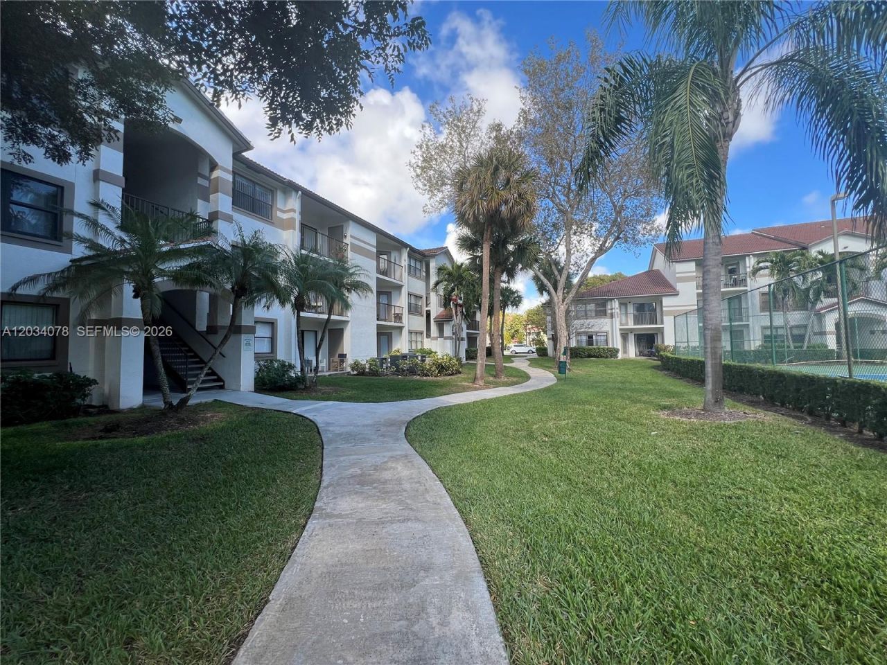 550 S Park Rd , Unit 14-8, Hollywood, FL 33021 Photo