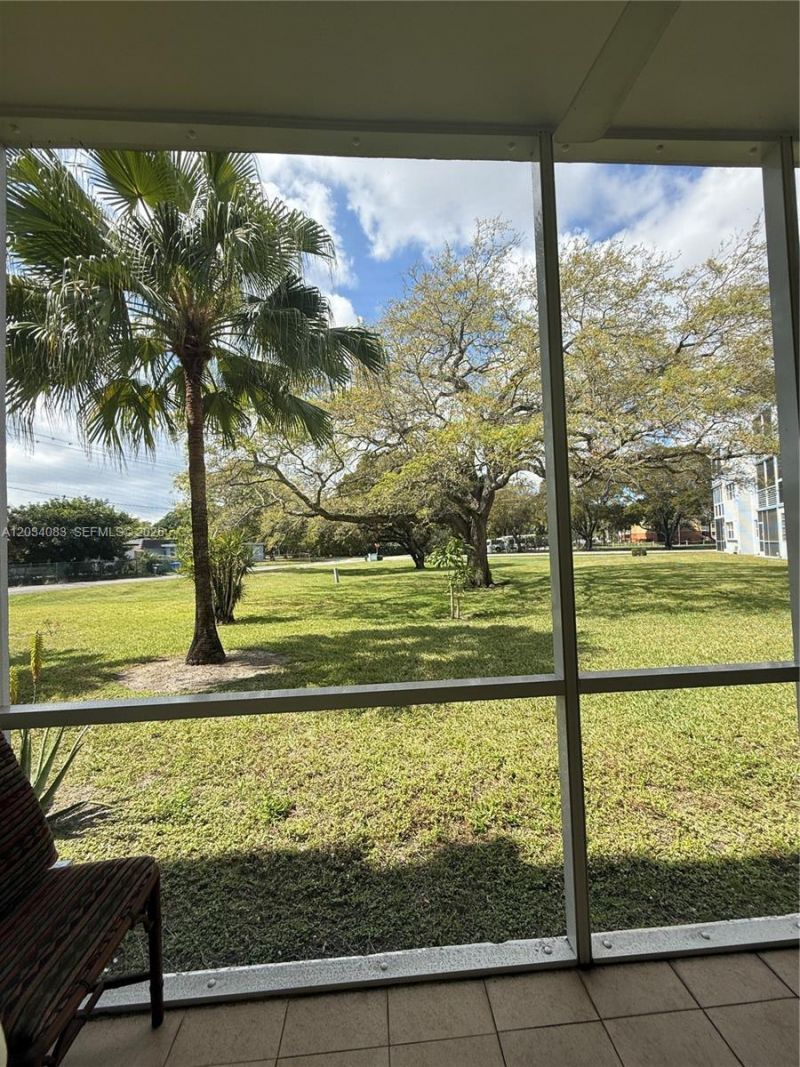 2200 Park Ln , Unit 105, Hollywood, FL 33021 Photo
