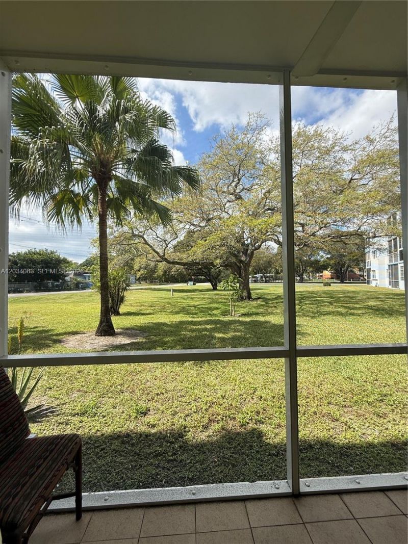 2200 Park Ln , Unit 105, Hollywood, FL 33021 Photo