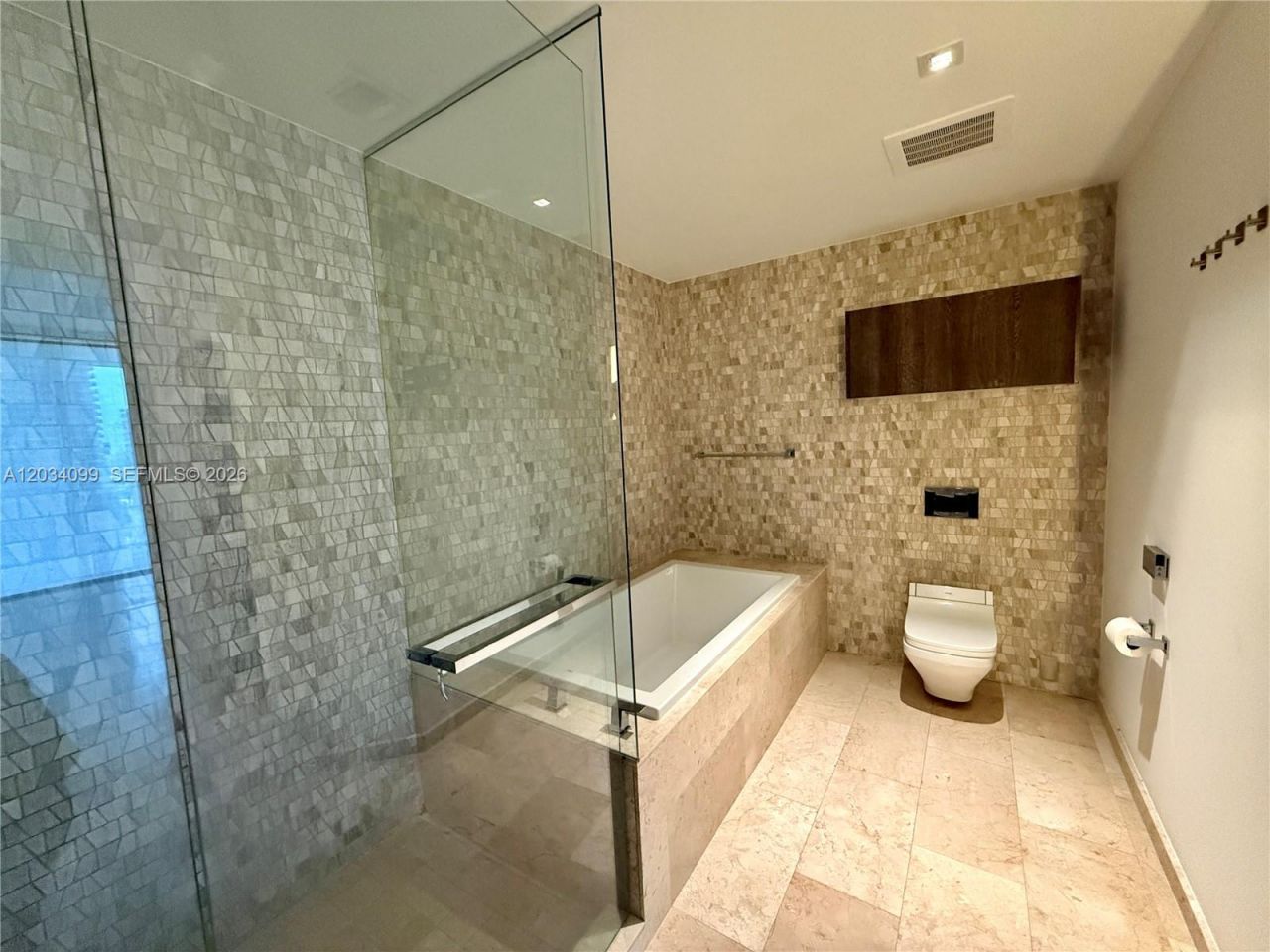 68 SE 6th St, Unit 1108, Miami, FL 33131 Photo