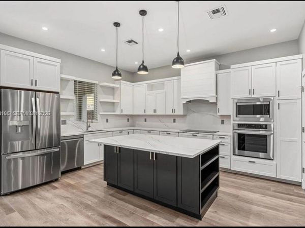 2431 NE 20th Ave , Lighthouse Point, FL 33064
