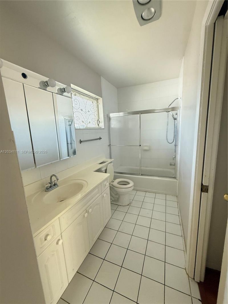 2200 Park Ln , Unit 105, Hollywood, FL 33021 Photo