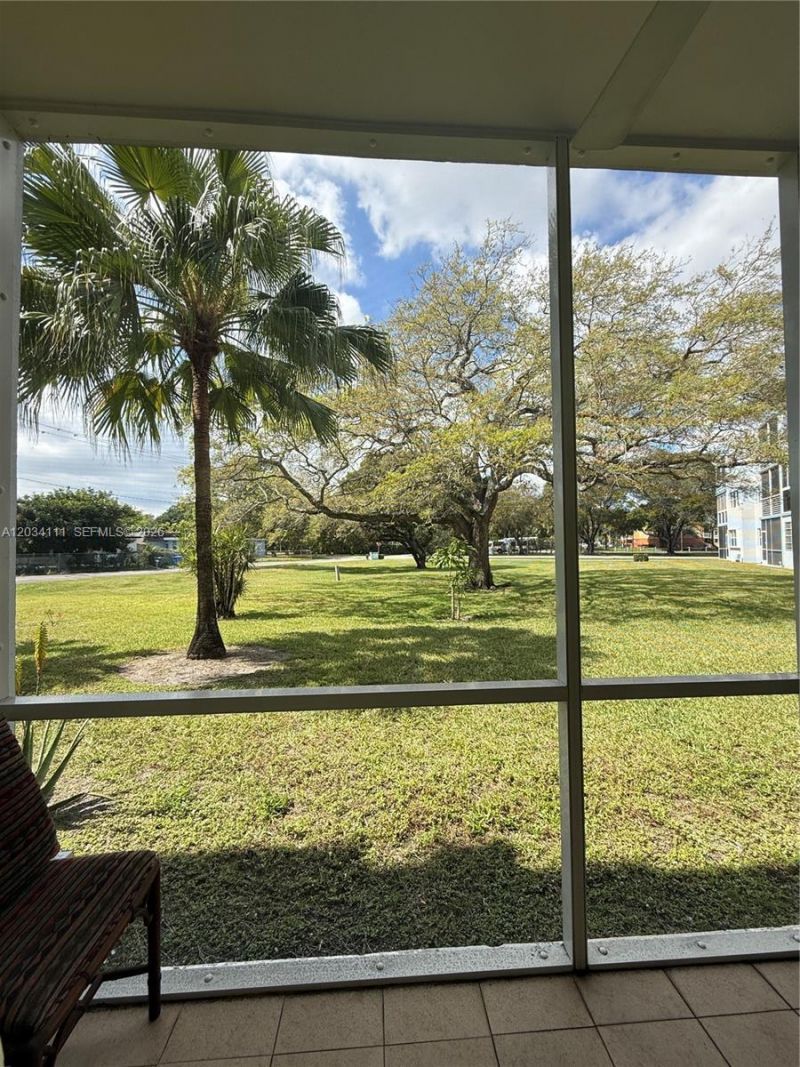 2200 Park Ln , Unit 105, Hollywood, FL 33021 Photo