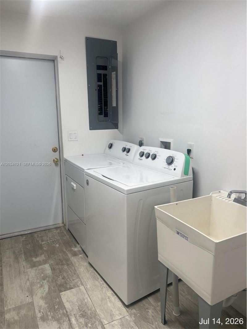 18715 NE 18th Ave, Miami, FL 33179 Photo