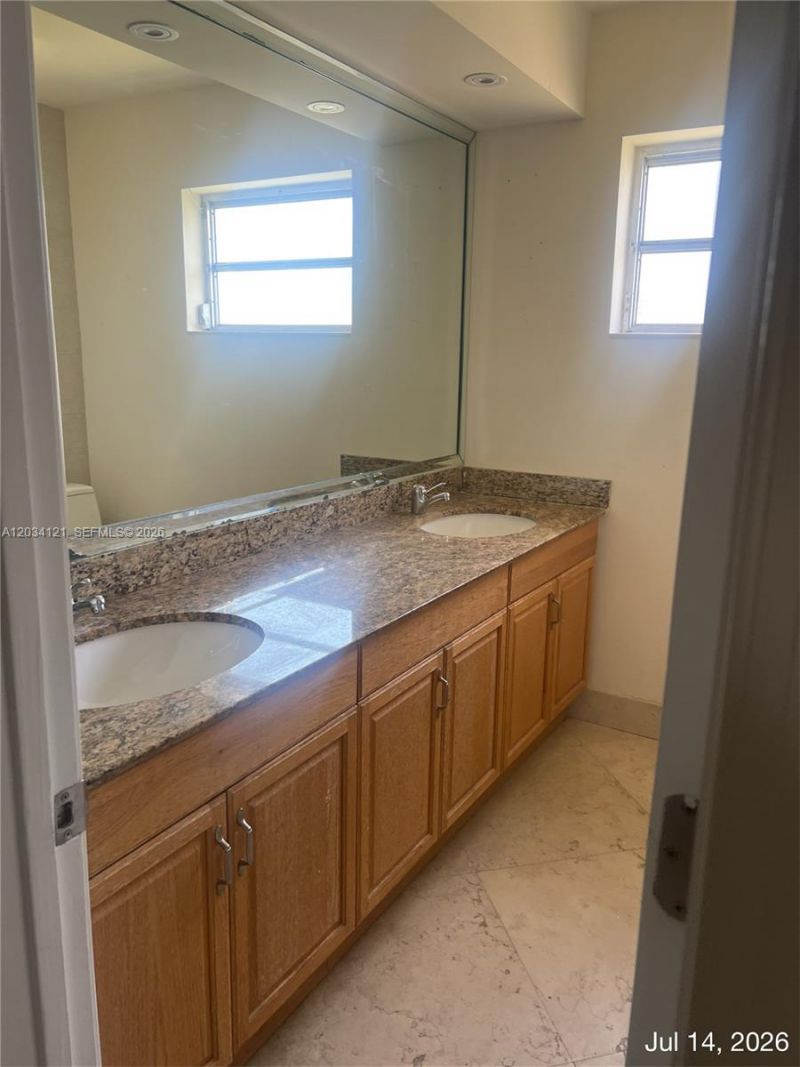 18715 NE 18th Ave, Miami, FL 33179 Photo