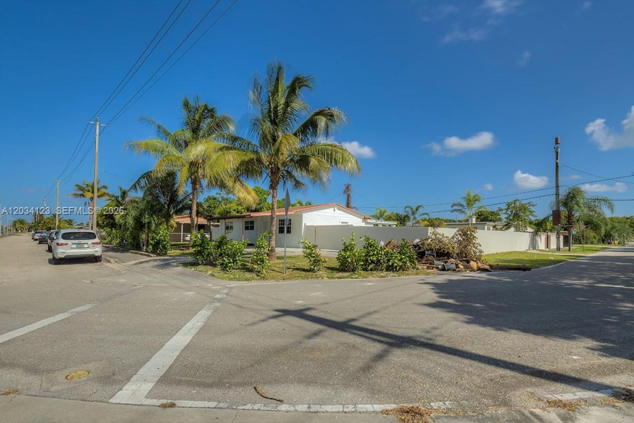 160 NW 199th St , Unit 1, Miami Gardens, FL 33169 Photo