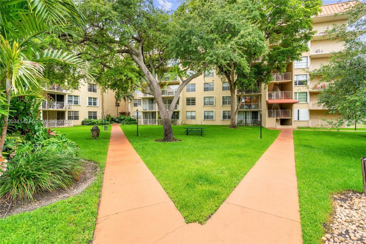 13120 SW 92nd Ave , Unit B-313, Miami, FL 33176 Photo