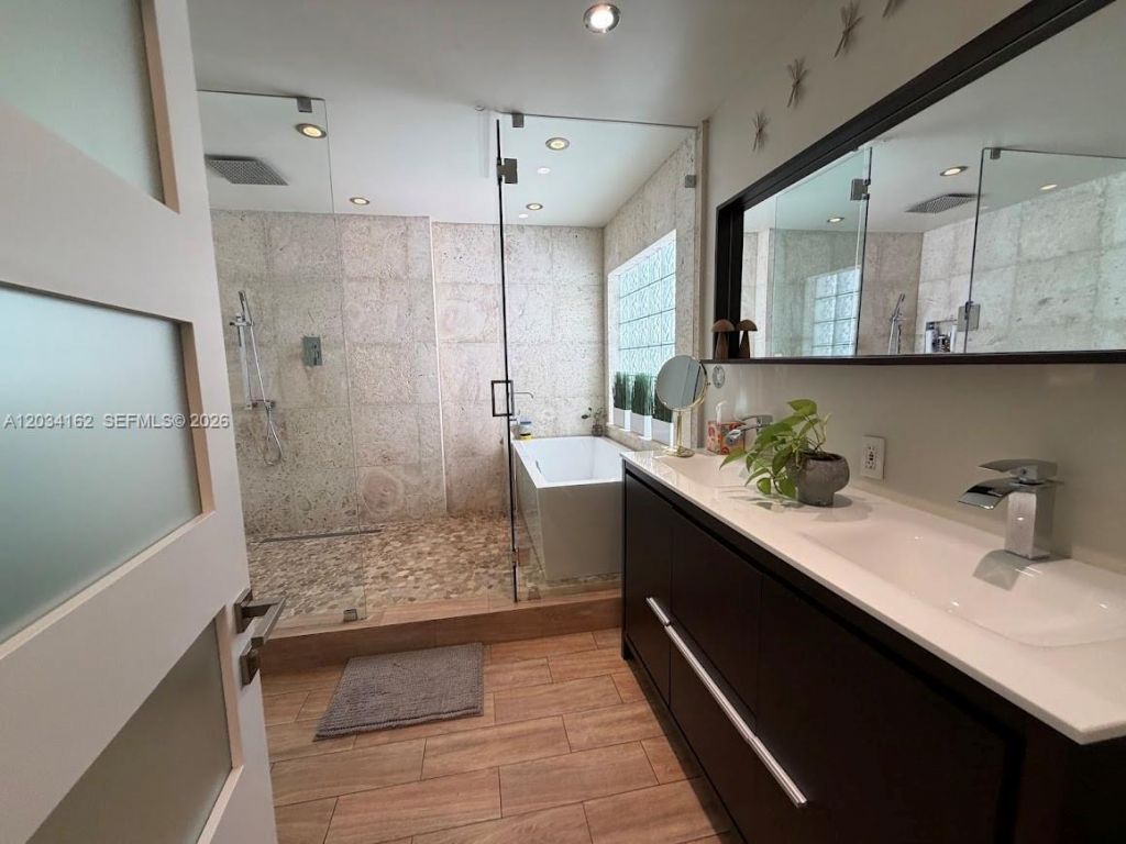 10900 NW 72nd St , Unit ., Doral, FL 33178 Photo