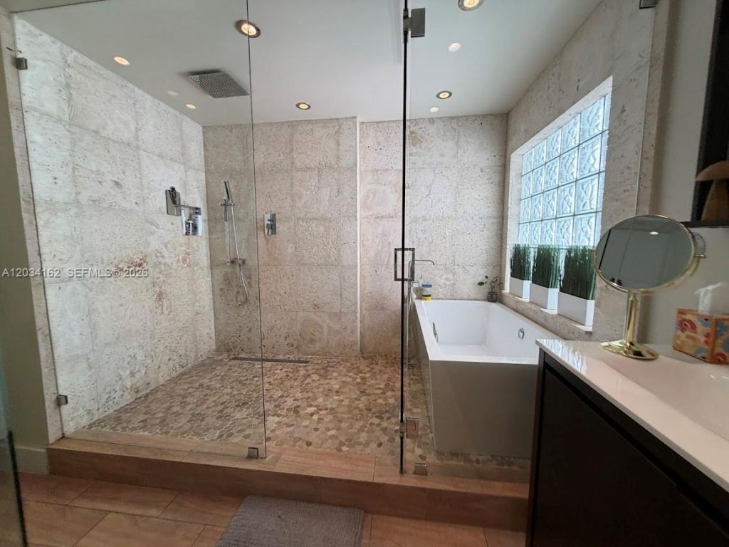 10900 NW 72nd St , Unit ., Doral, FL 33178 Photo