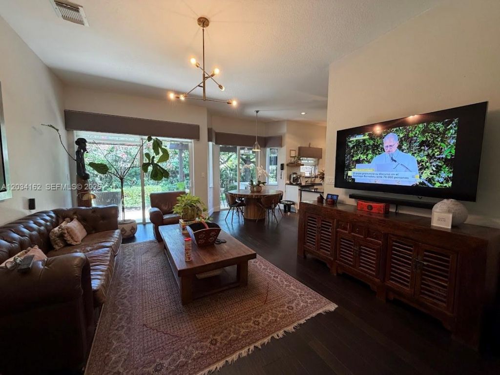 10900 NW 72nd St , Unit ., Doral, FL 33178 Photo