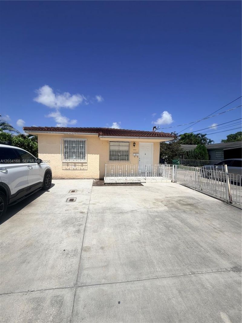 3821 SW 89th Ct, Unit front, Miami, FL 33165 Photo