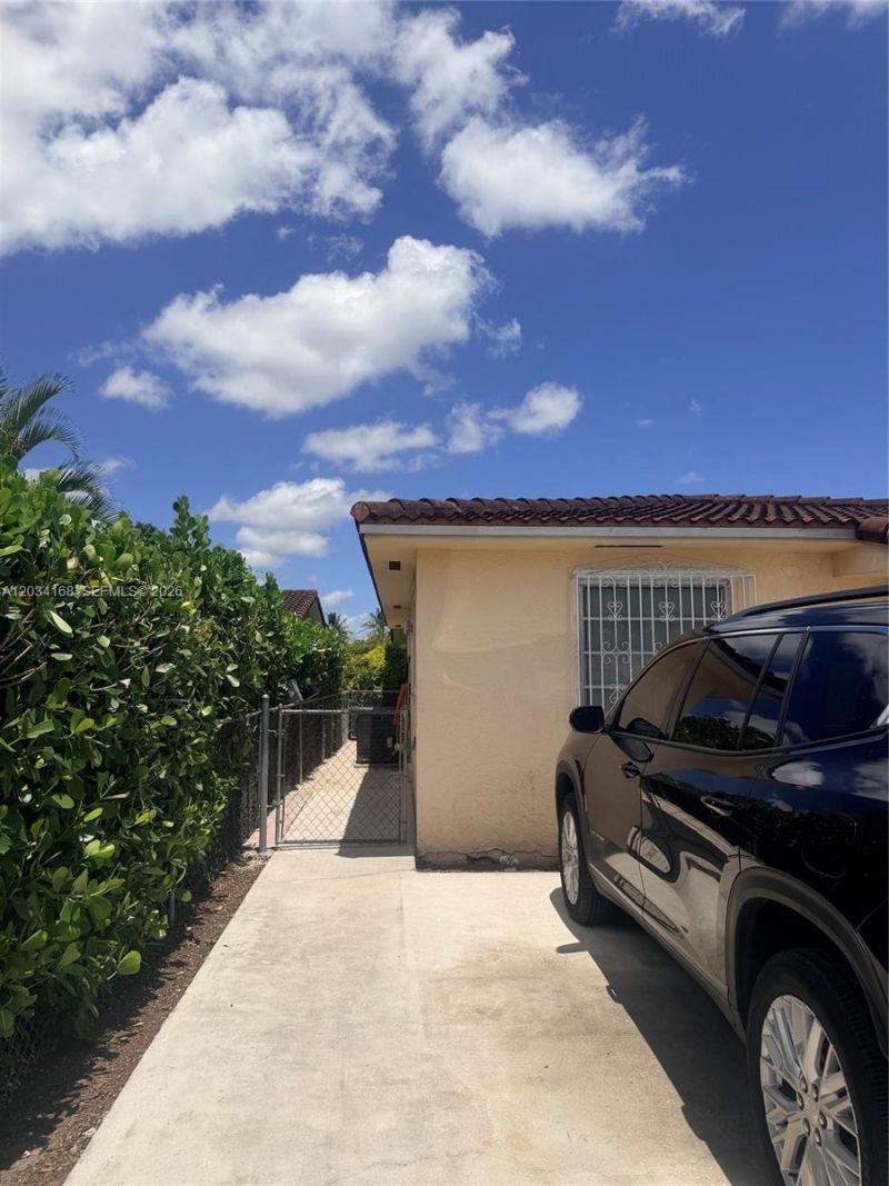 3821 SW 89th Ct, Unit front, Miami, FL 33165 Photo