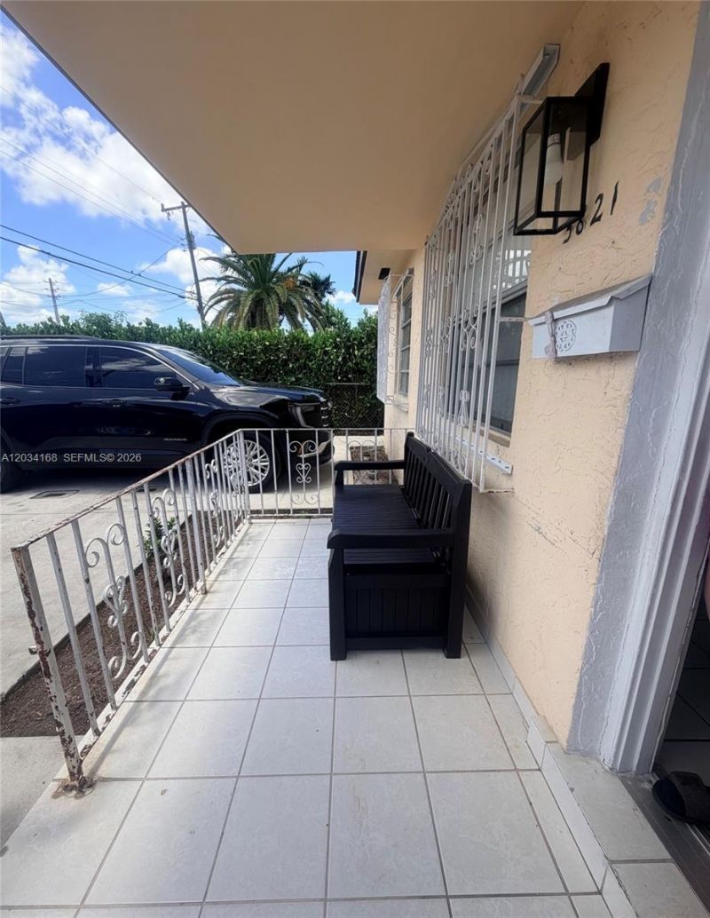 3821 SW 89th Ct, Unit front, Miami, FL 33165 Photo