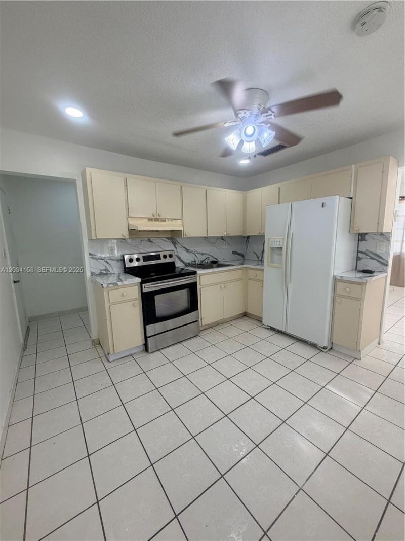 3821 SW 89th Ct, Unit front, Miami, FL 33165 Photo