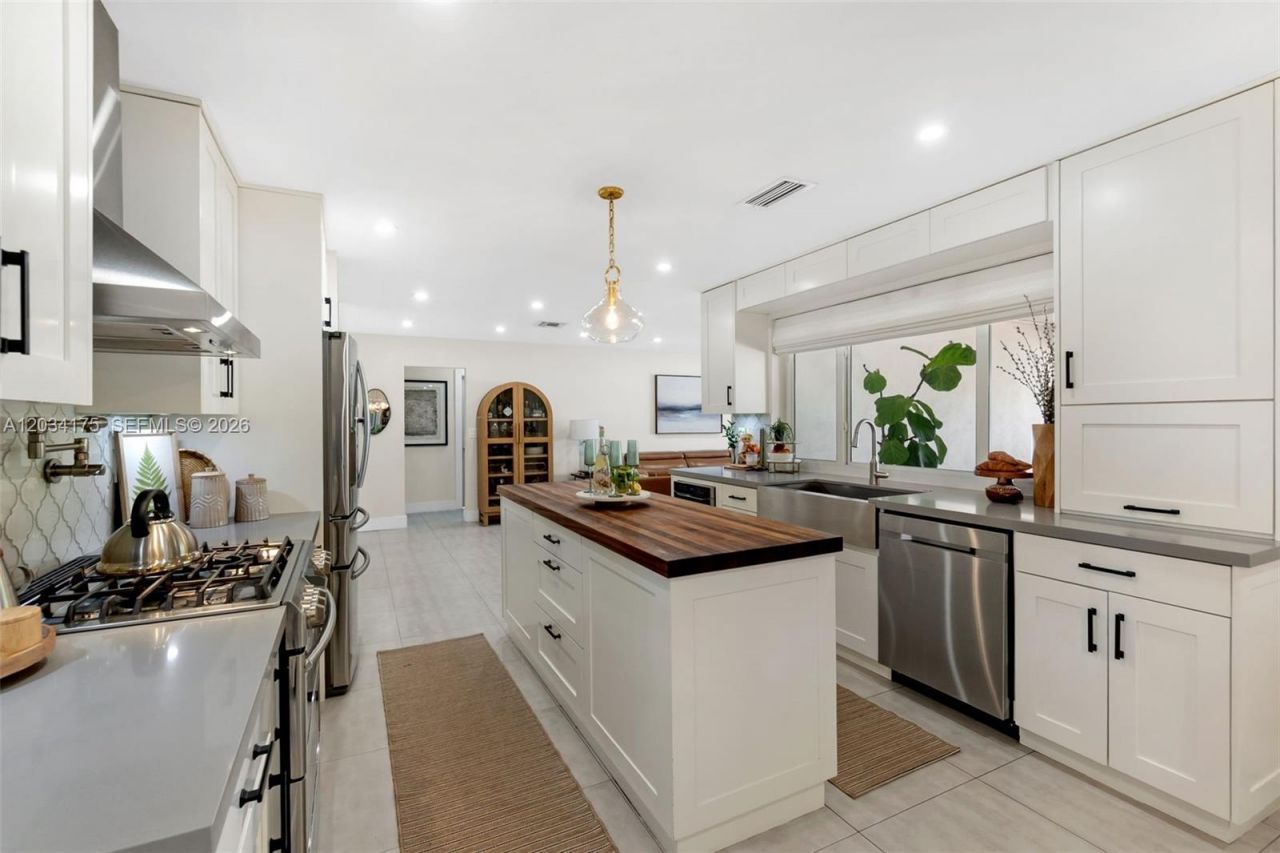 8601 Dundee Ter , Miami Lakes, FL 33016 Photo