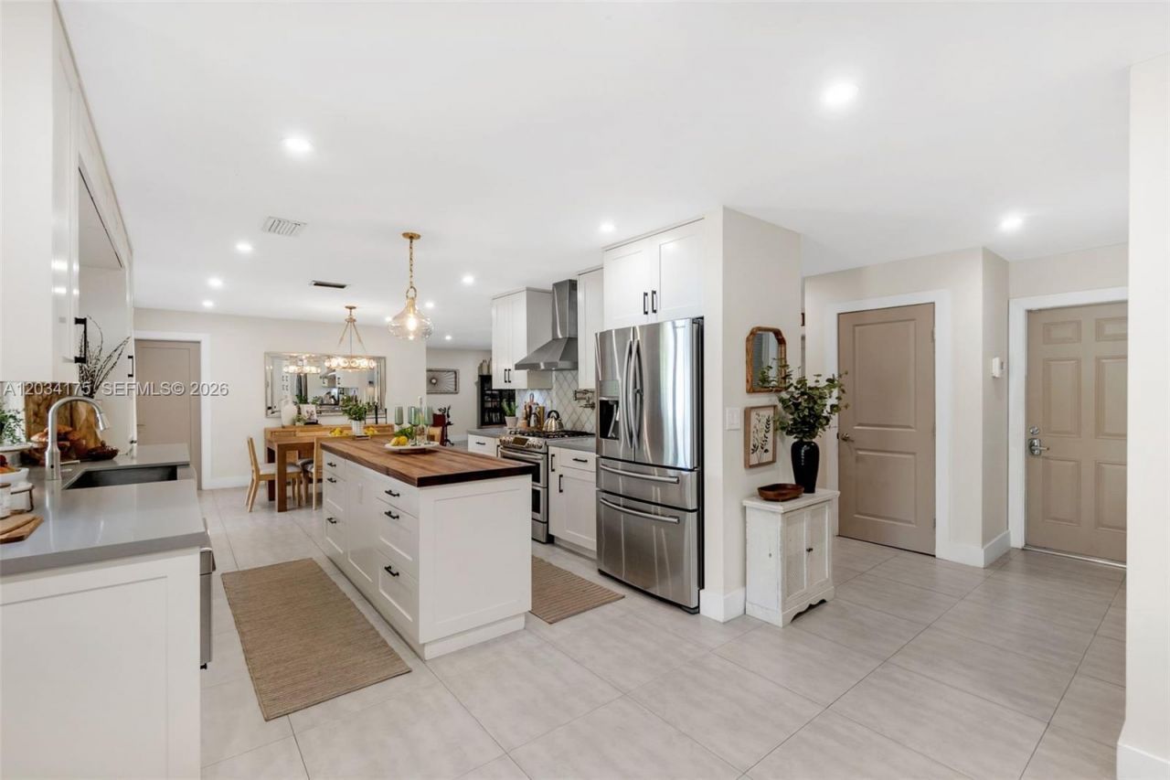 8601 Dundee Ter , Miami Lakes, FL 33016 Photo