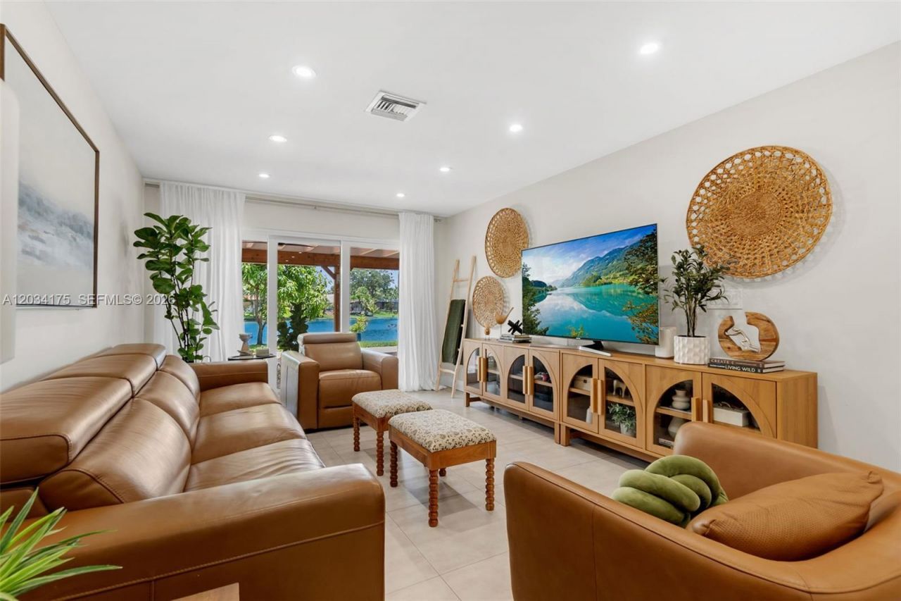 8601 Dundee Ter , Miami Lakes, FL 33016 Photo