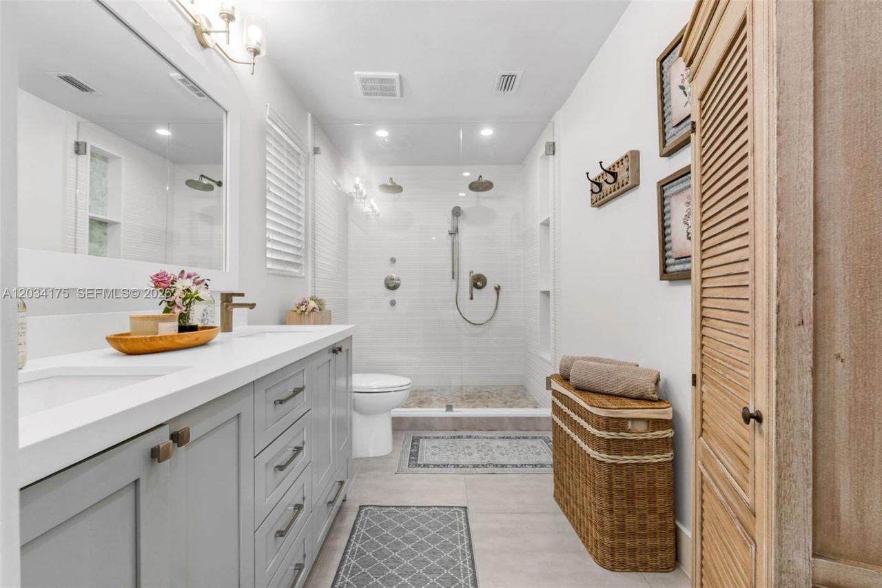 8601 Dundee Ter , Miami Lakes, FL 33016 Photo