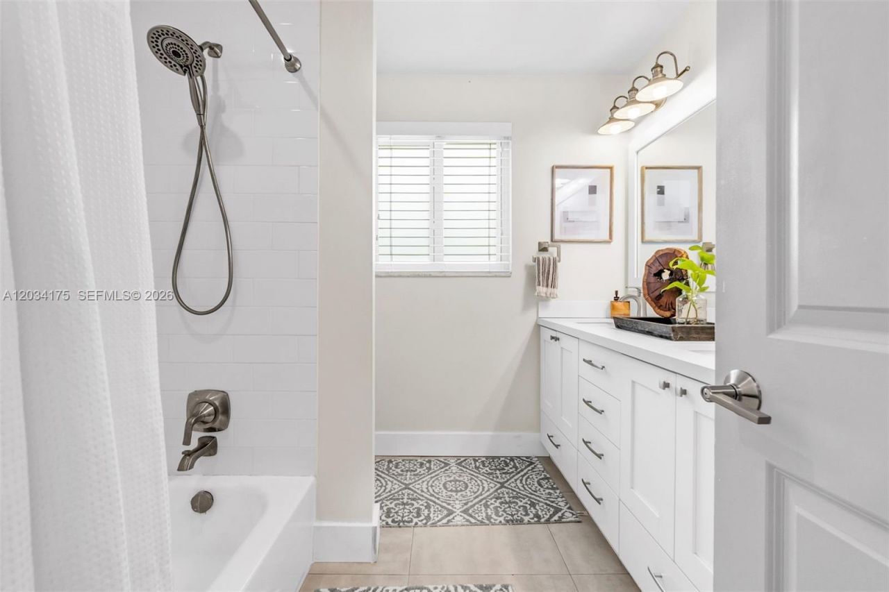 8601 Dundee Ter , Miami Lakes, FL 33016 Photo