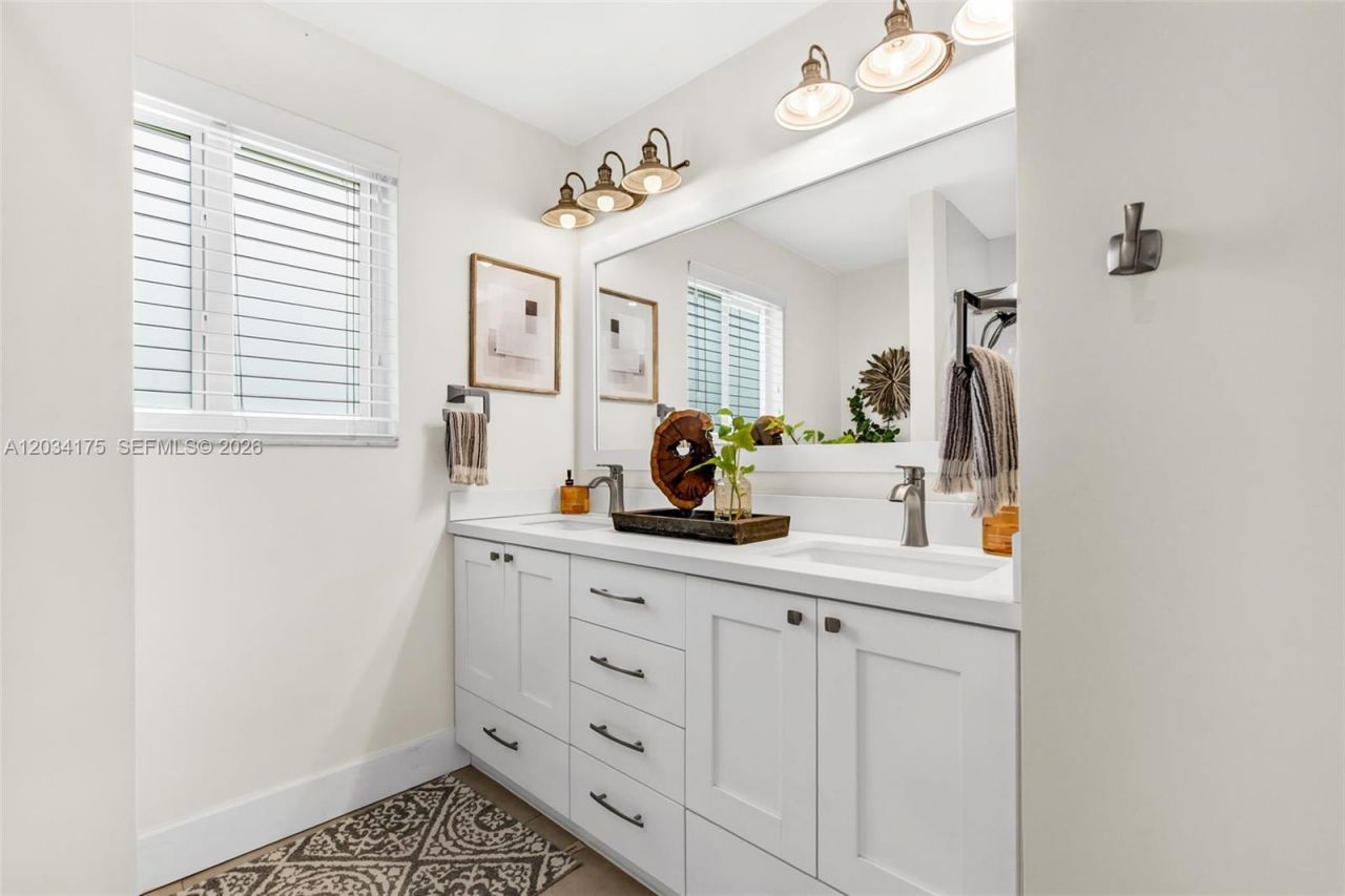 8601 Dundee Ter , Miami Lakes, FL 33016 Photo