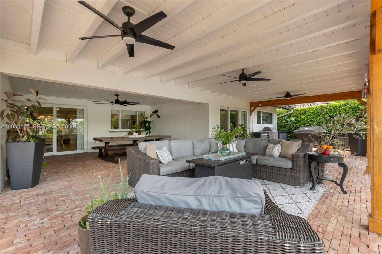 8601 Dundee Ter , Miami Lakes, FL 33016 Photo