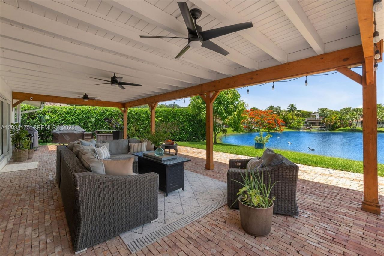 8601 Dundee Ter , Miami Lakes, FL 33016 Photo