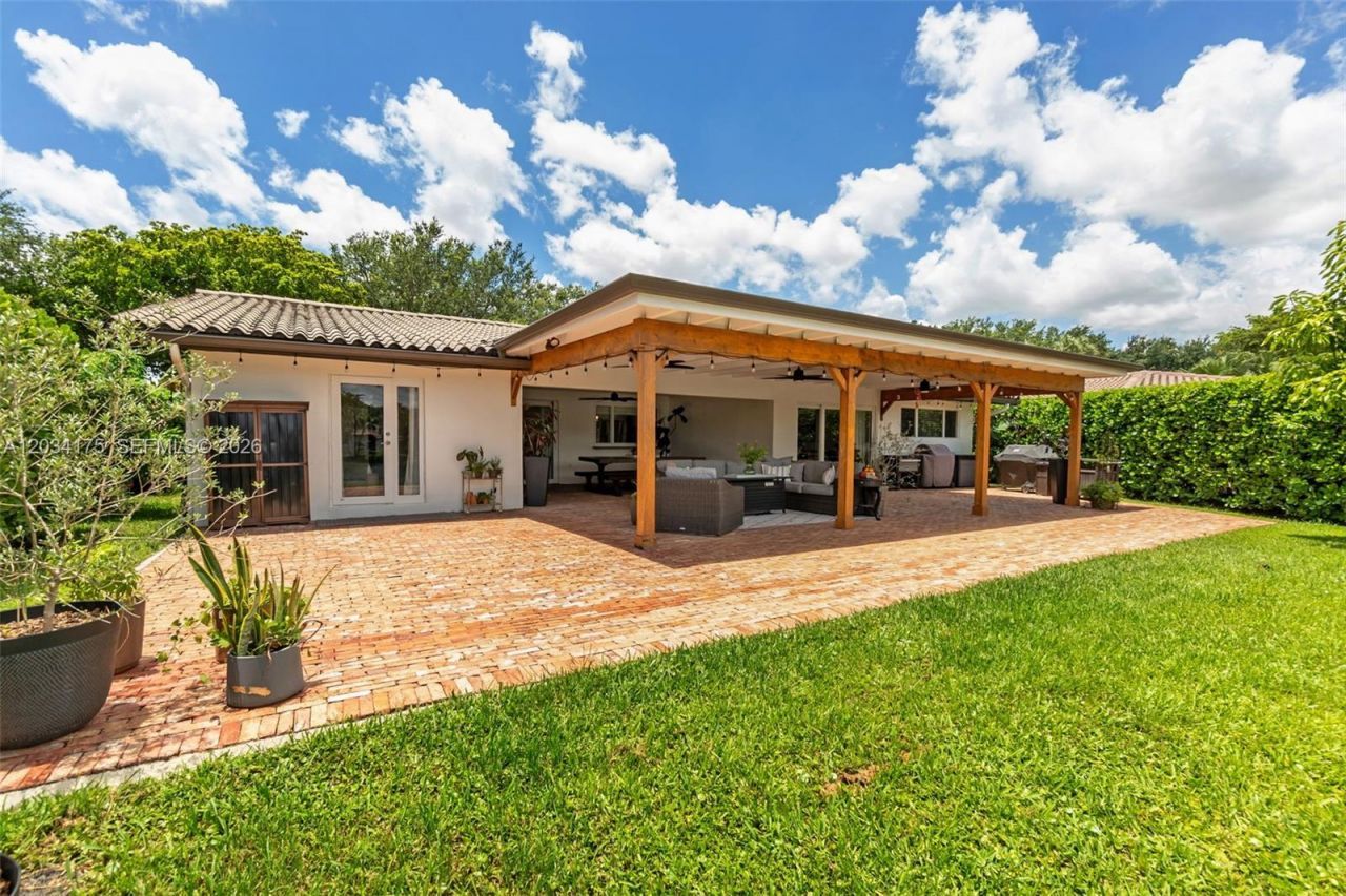 8601 Dundee Ter , Miami Lakes, FL 33016 Photo