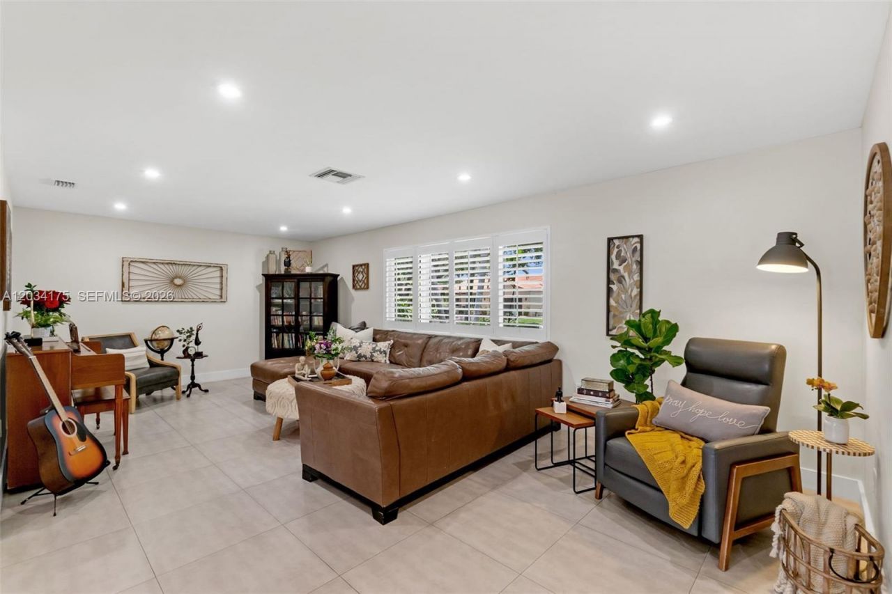 8601 Dundee Ter , Miami Lakes, FL 33016 Photo