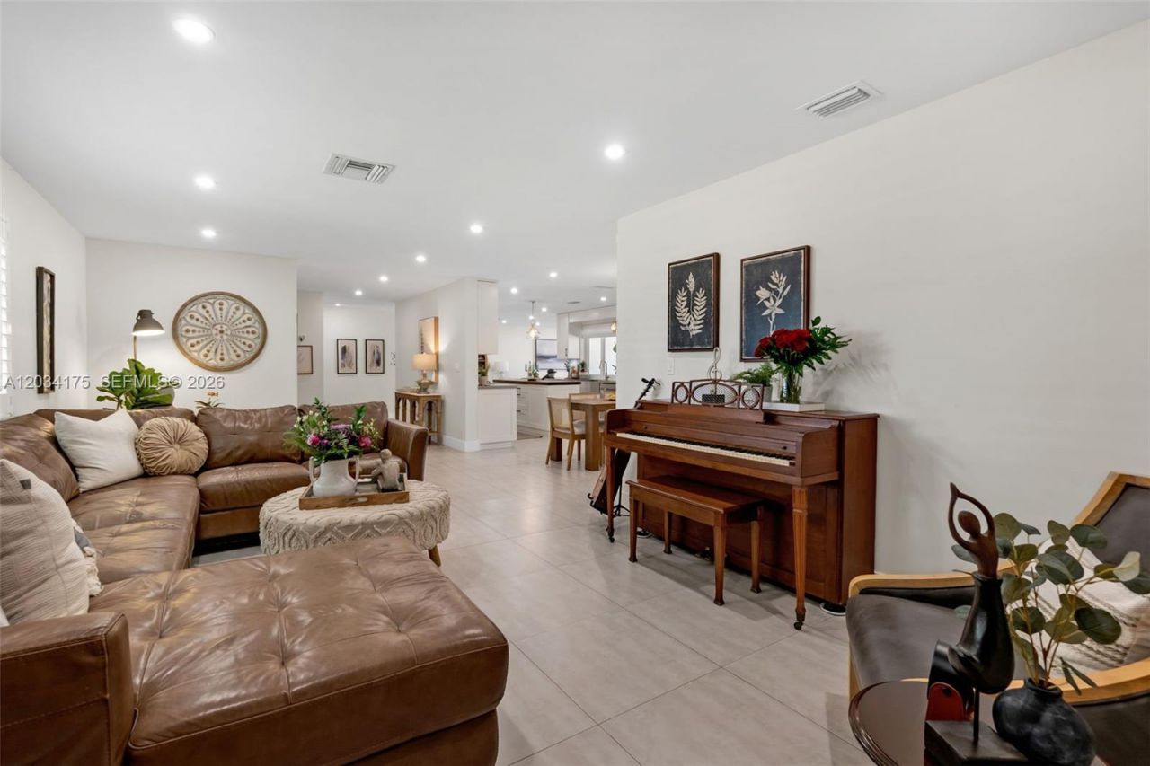 8601 Dundee Ter , Miami Lakes, FL 33016 Photo