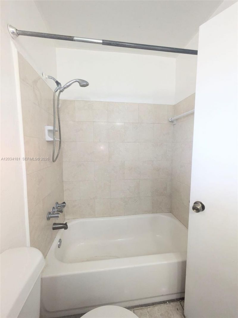6850 W 14th Ct , Unit C28, Hialeah, FL 33014 Photo