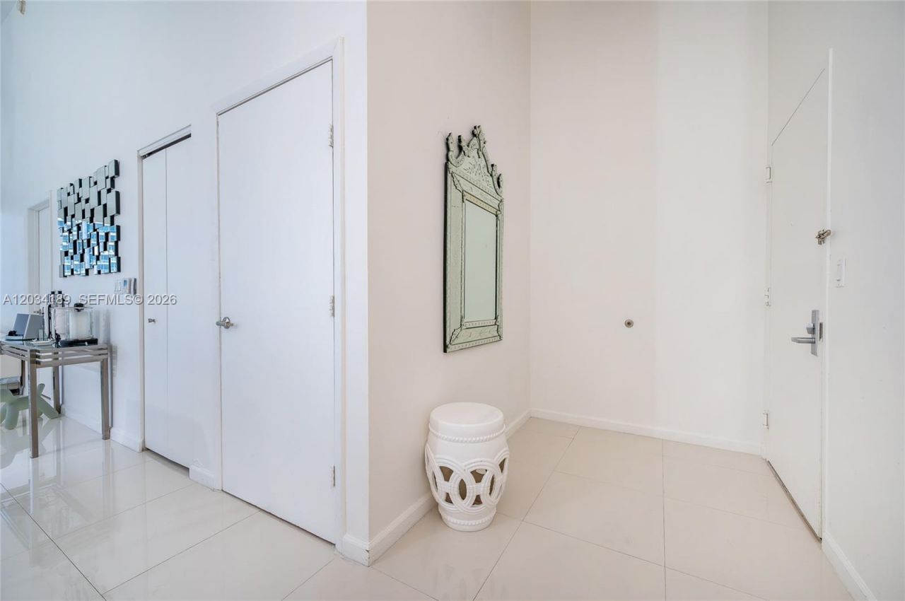 475 Brickell Ave , Unit 4115, Miami, FL 33131 Photo
