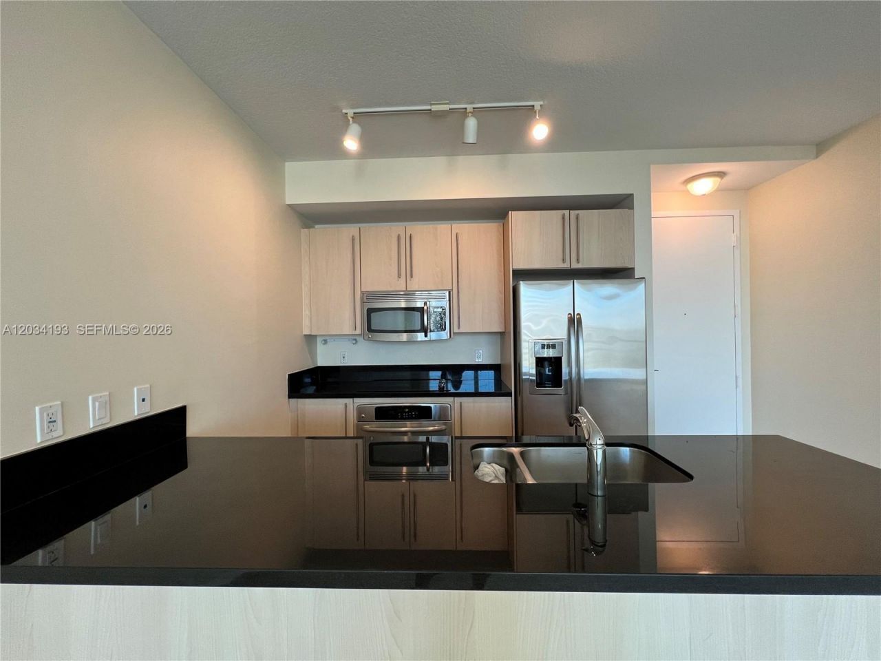 79 SW 12th St, Unit 2502-S, Miami, FL 33130 Photo
