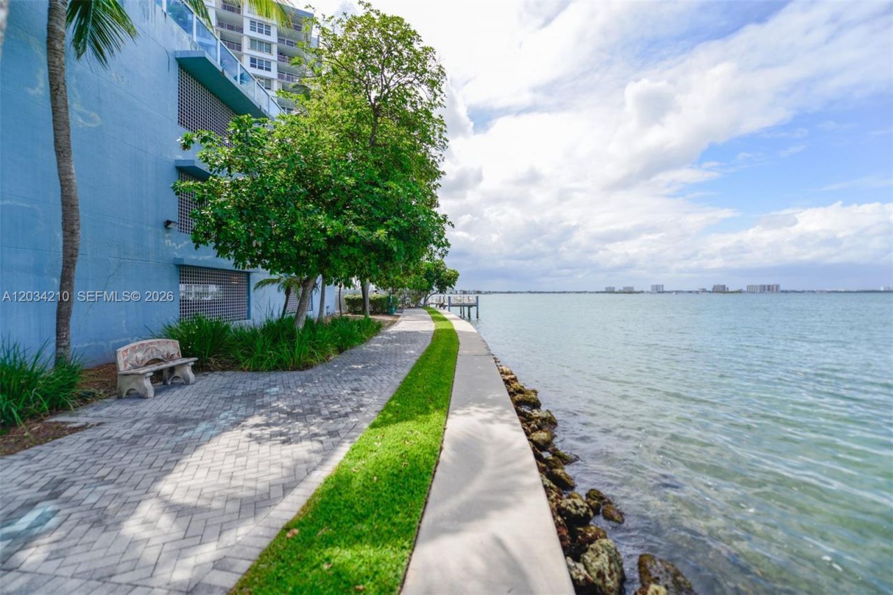 1881 79th St Cswy , Unit 2004, North Bay Village, FL 33141 Photo