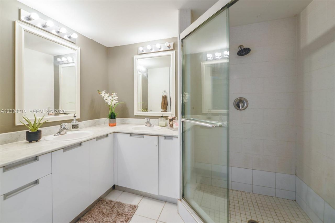 1881 79th St Cswy , Unit 2004, North Bay Village, FL 33141 Photo