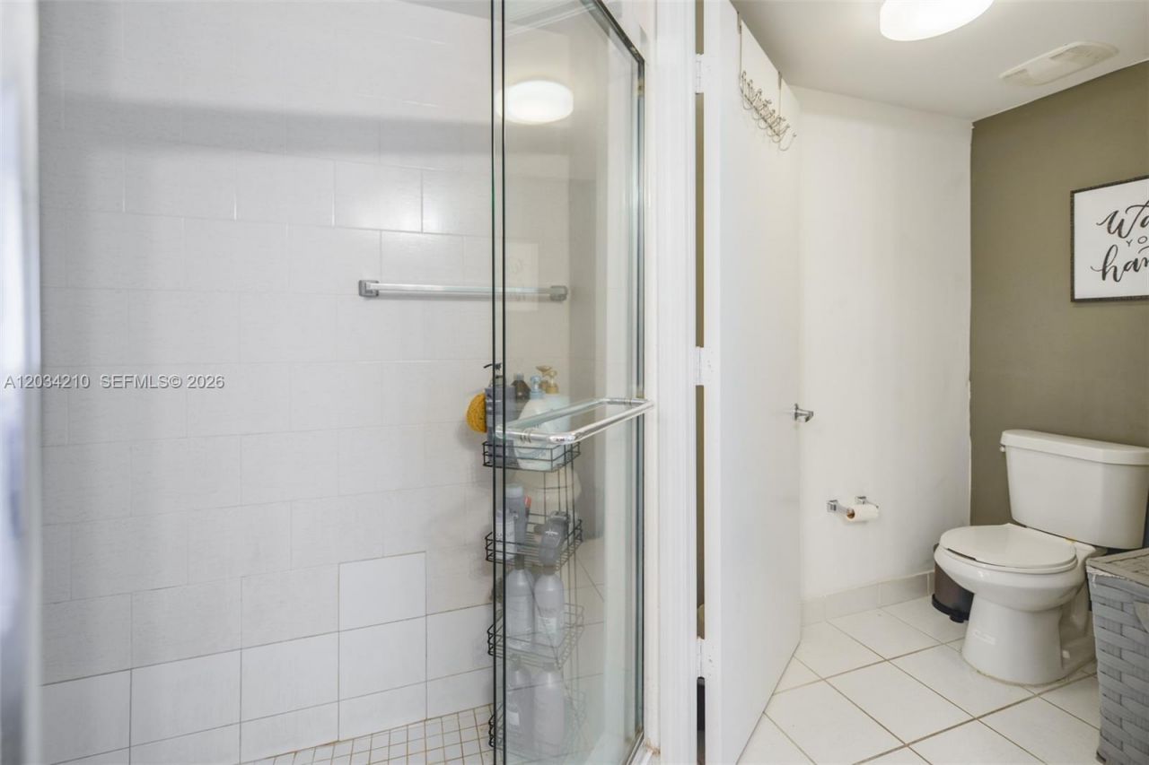 1881 79th St Cswy , Unit 2004, North Bay Village, FL 33141 Photo