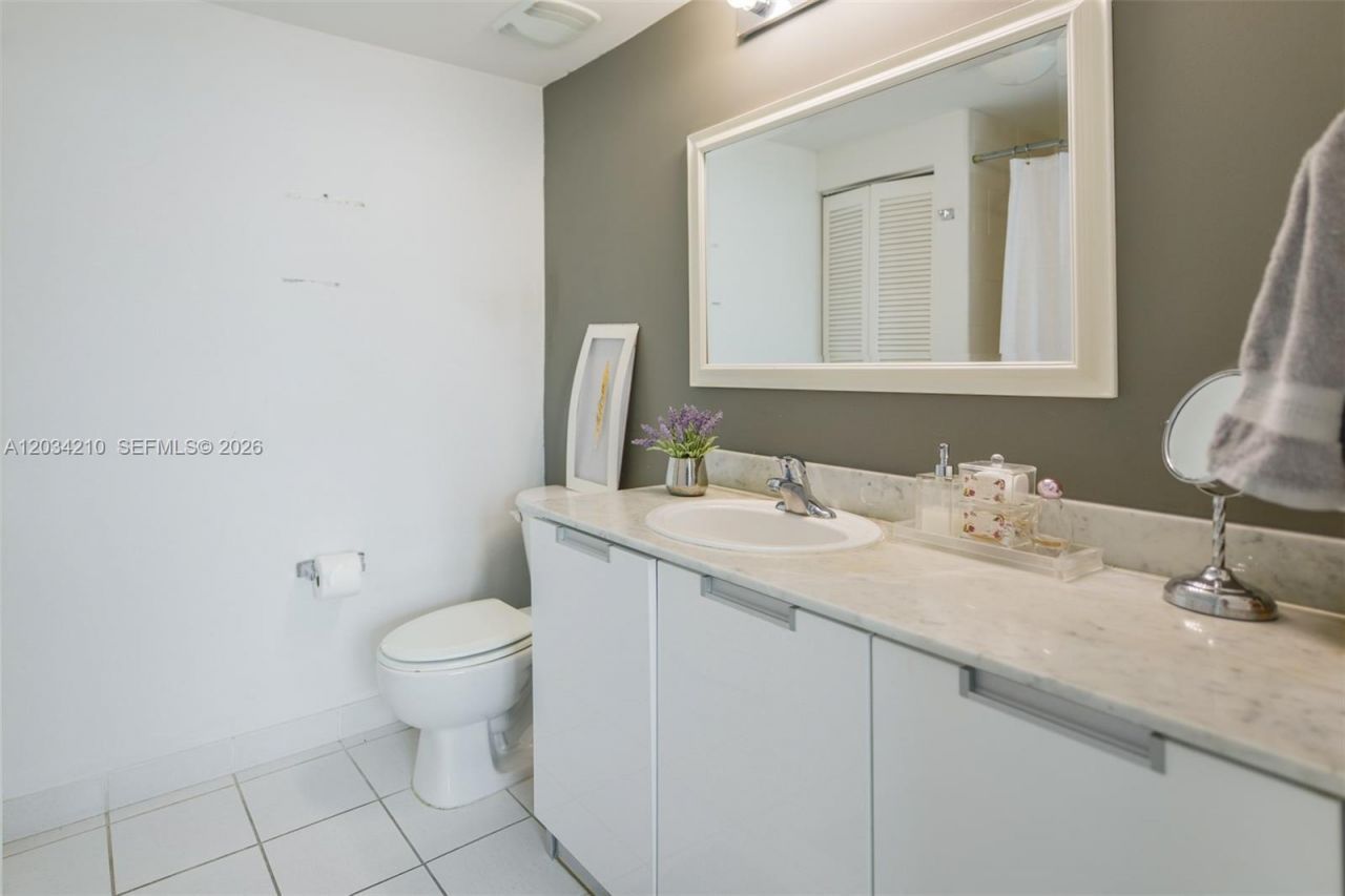1881 79th St Cswy , Unit 2004, North Bay Village, FL 33141 Photo