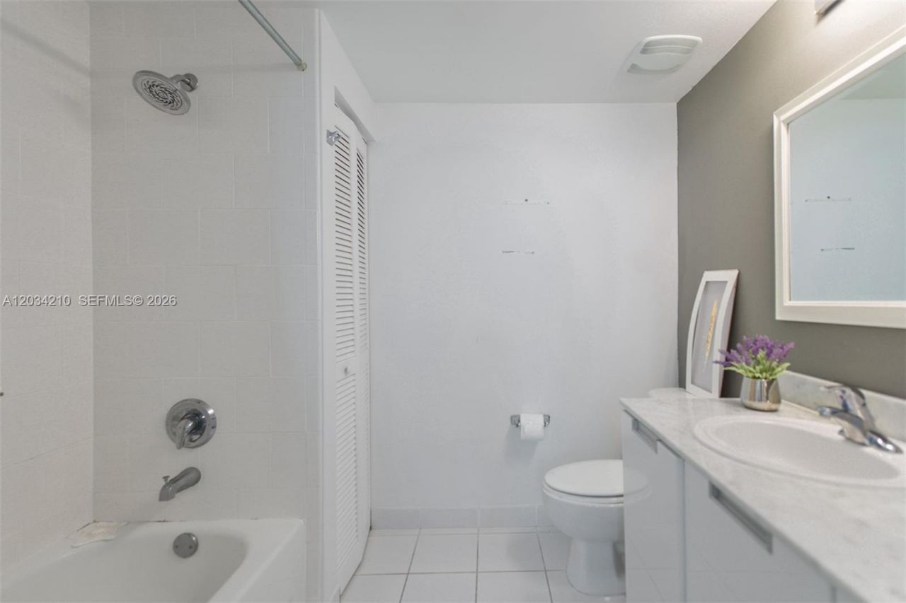 1881 79th St Cswy , Unit 2004, North Bay Village, FL 33141 Photo