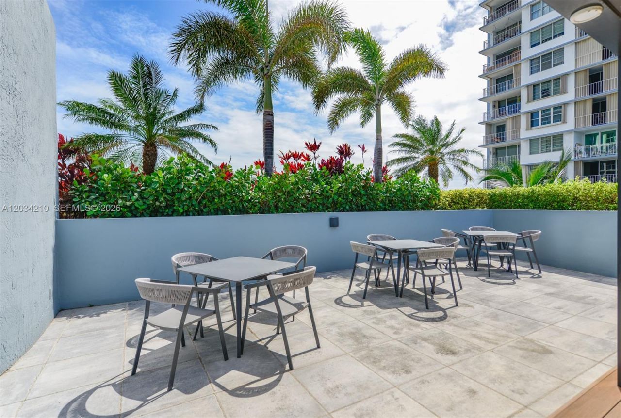 1881 79th St Cswy , Unit 2004, North Bay Village, FL 33141 Photo
