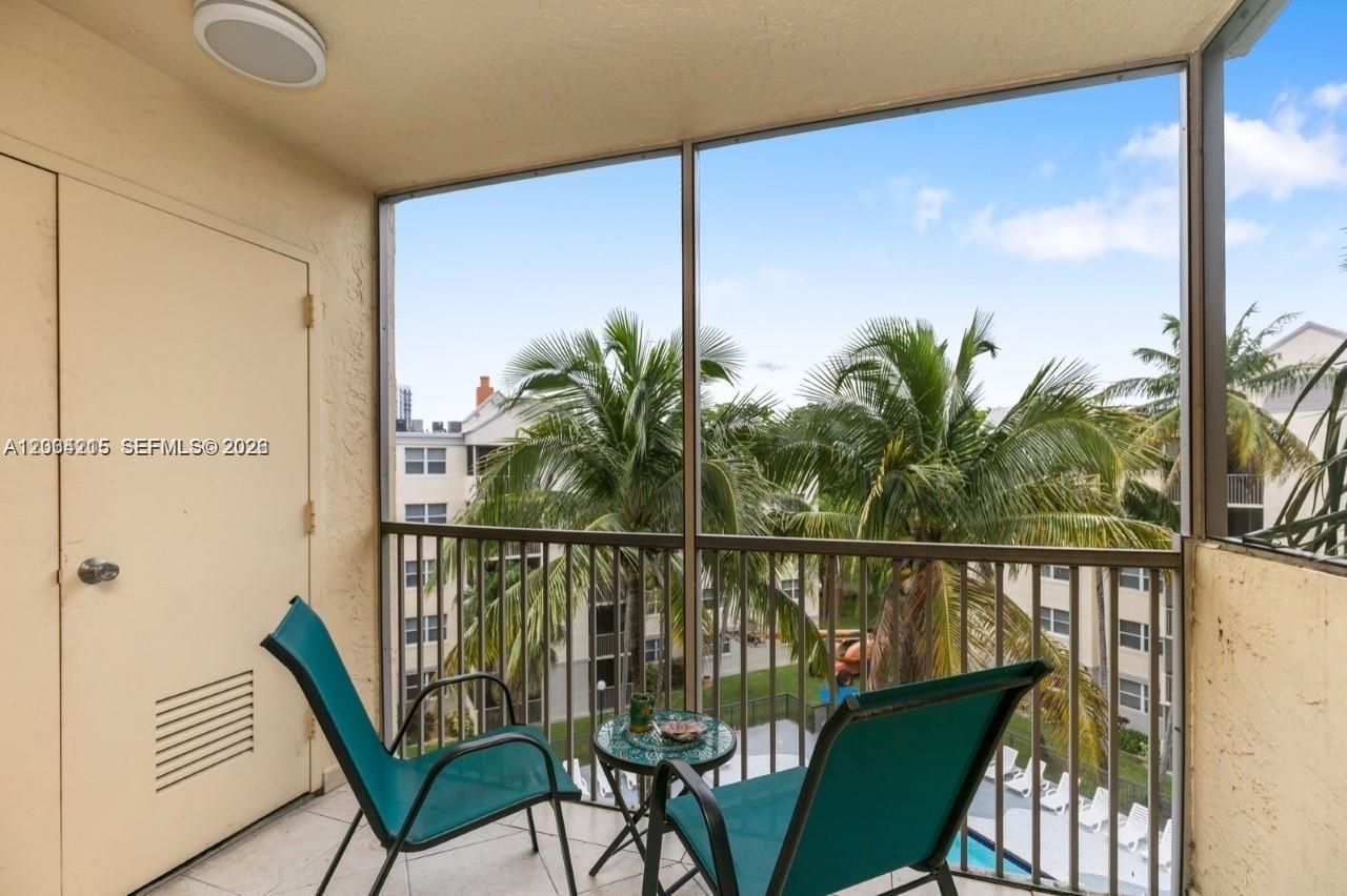 8323 Lake Dr, Unit 504, Doral, FL 33166 Photo