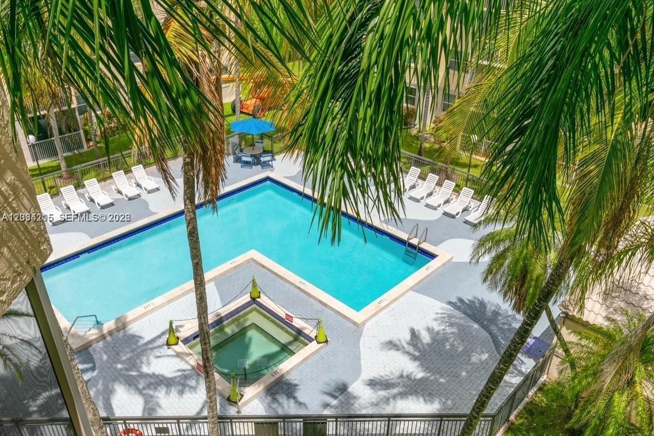 8323 Lake Dr, Unit 504, Doral, FL 33166 Photo
