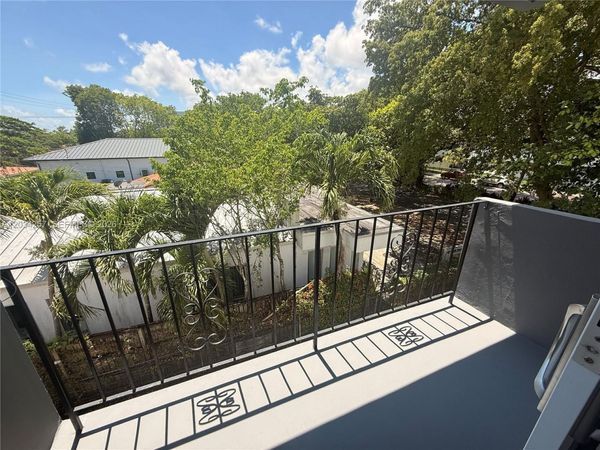 1860 SW 22nd St , Unit 11, Miami, FL 33145