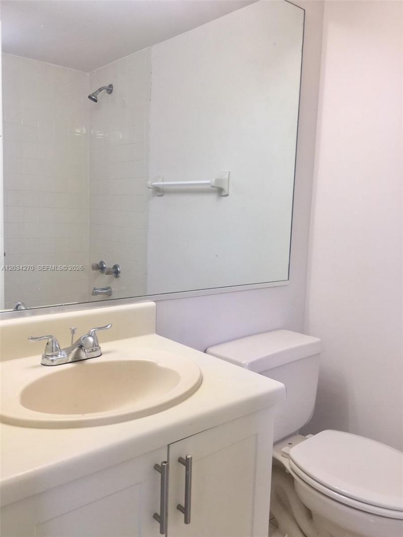 5400 W 21st Ct , Unit 306, Hialeah, FL 33016 Photo
