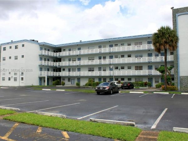4090 NW 42nd Ave , Unit 304, Lauderdale Lakes, FL 33319