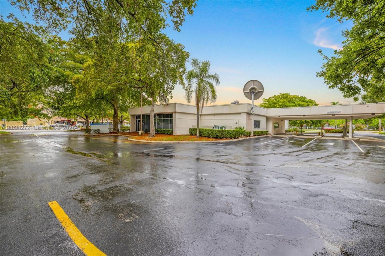 8200 N University Dr, Tamarac, FL 33321 Photo