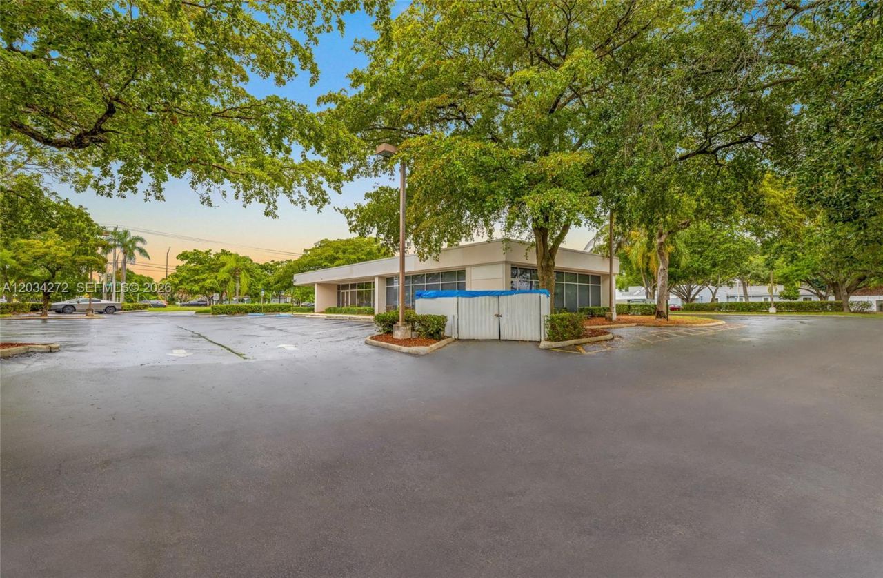 8200 N University Dr, Tamarac, FL 33321 Photo
