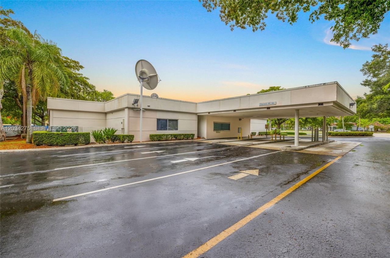 8200 N University Dr, Tamarac, FL 33321 Photo