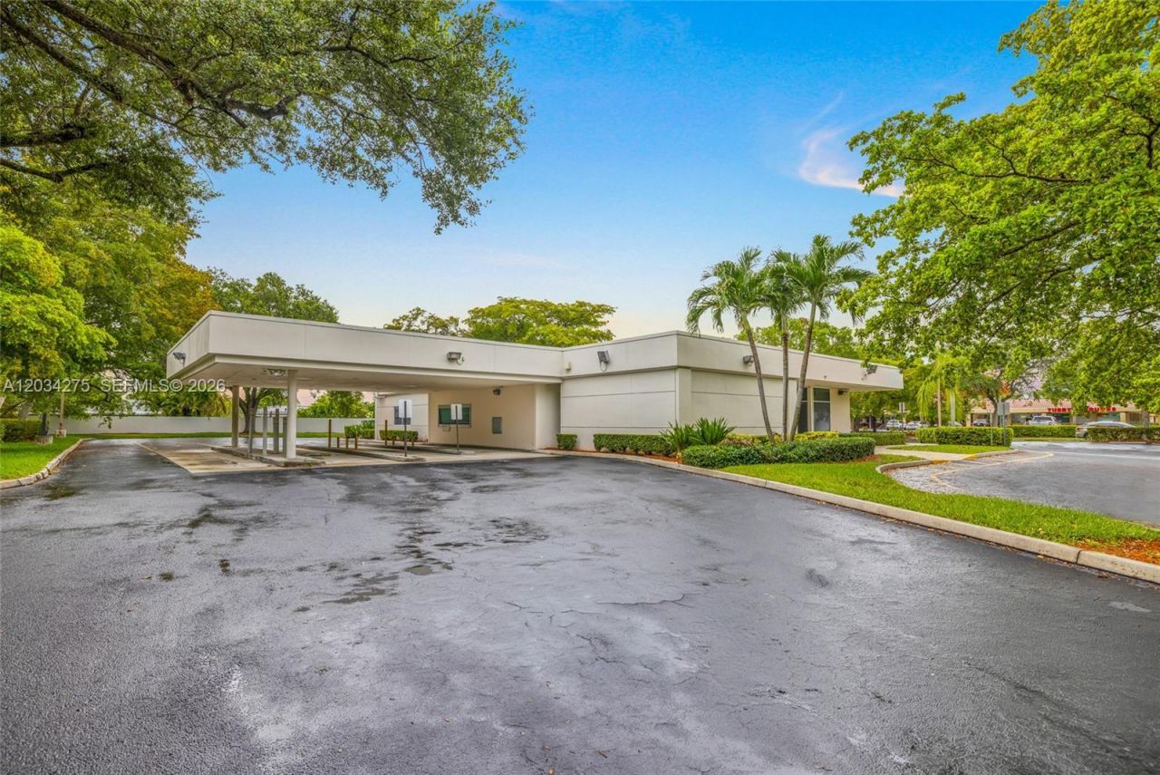 8200 N University Dr, Tamarac, FL 33321 Photo