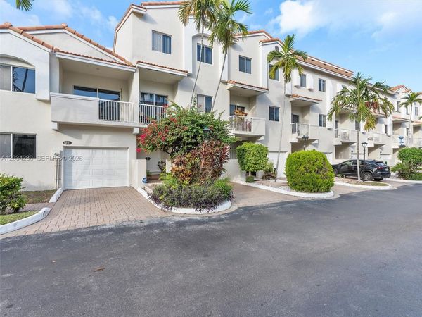 21399 Marina Cove Cir , Unit M12, Aventura, FL 33180
