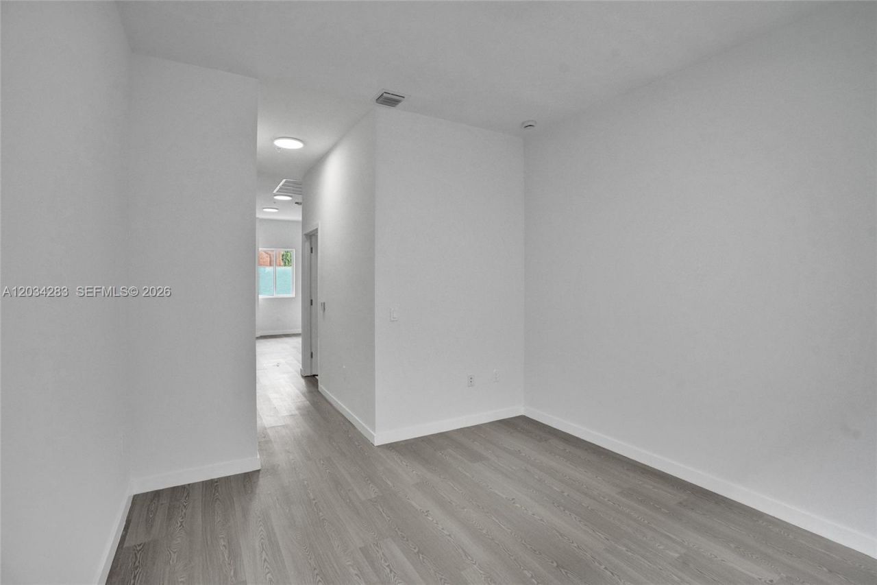 1567 NW 1st St , Unit 3, Miami, FL 33125 Photo