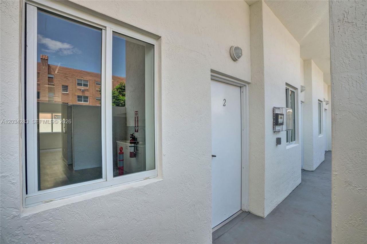 1567 NW 1st St , Unit 3, Miami, FL 33125 Photo